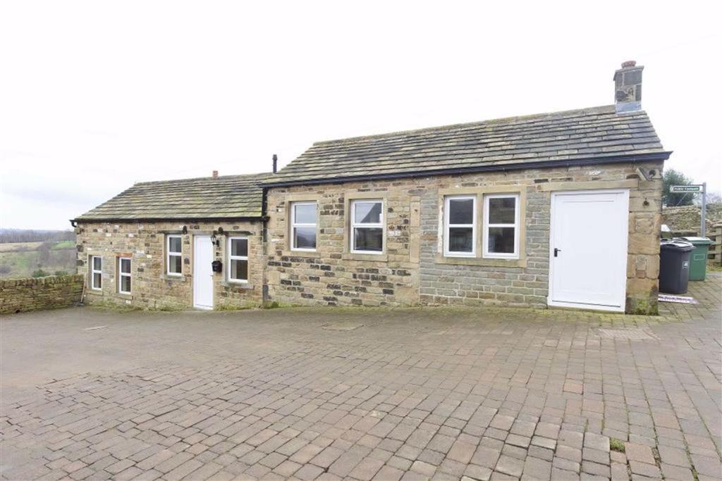 Manor Road, Farnley Tyas... 2 bed detached house £895 pcm (£207 pw)