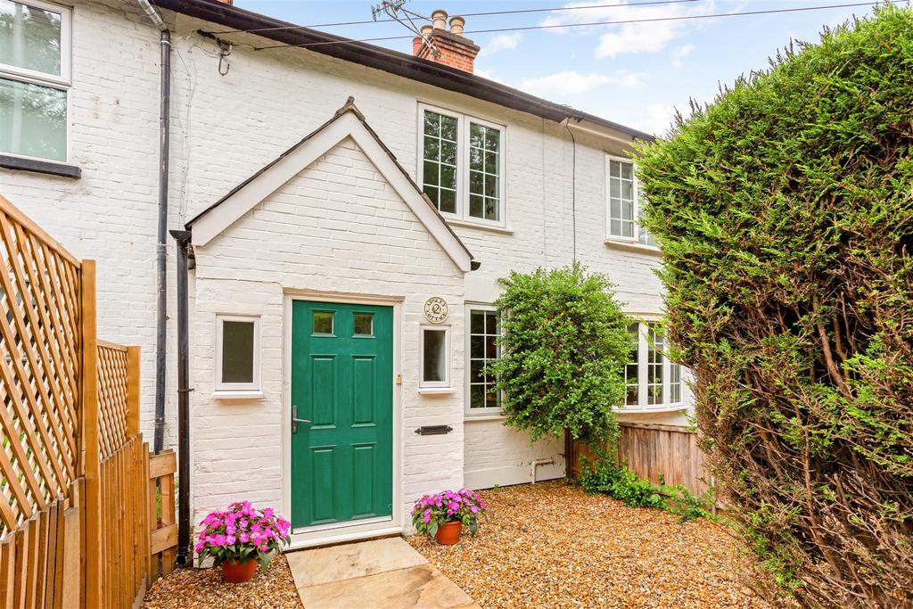 Apsley Cottages, Ascot 3 bed terraced house for sale £550,000