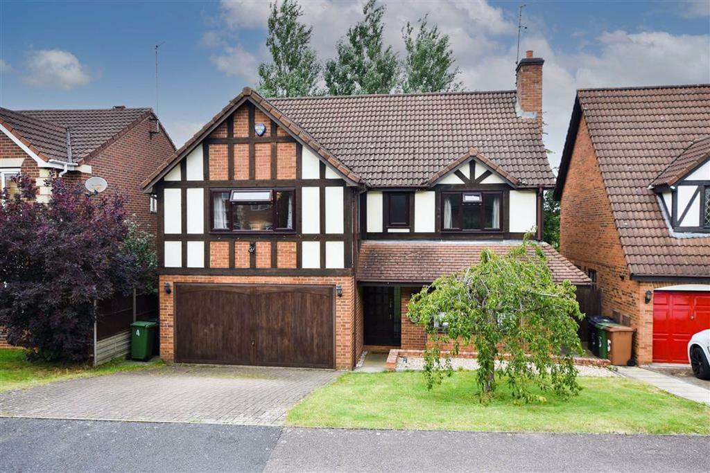 Ashton Grove, Wellingborough 4 bed detached house £390,000