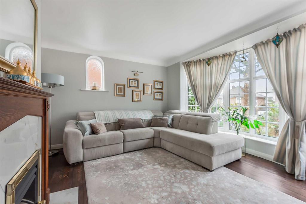 Alexandra Road, Scantabout, Chandlers Ford 4 bed detached house for sale £650,000