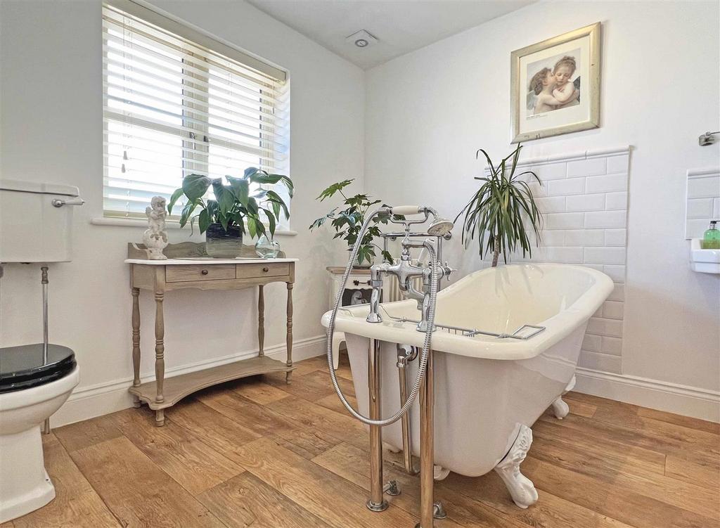 Bathroom.jpg