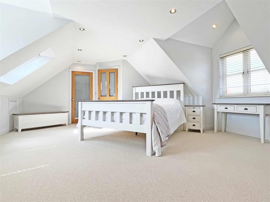 Bed 2.jpg