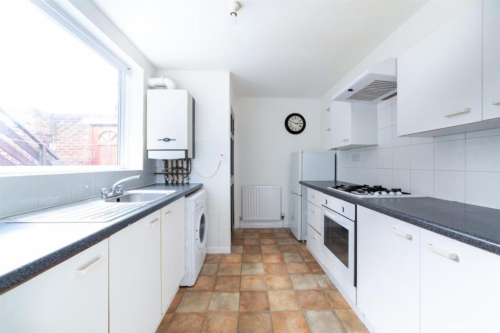 Holly Avenue, Wallsend, Newcastle... 2 bed flat £495 pcm (£114 pw)