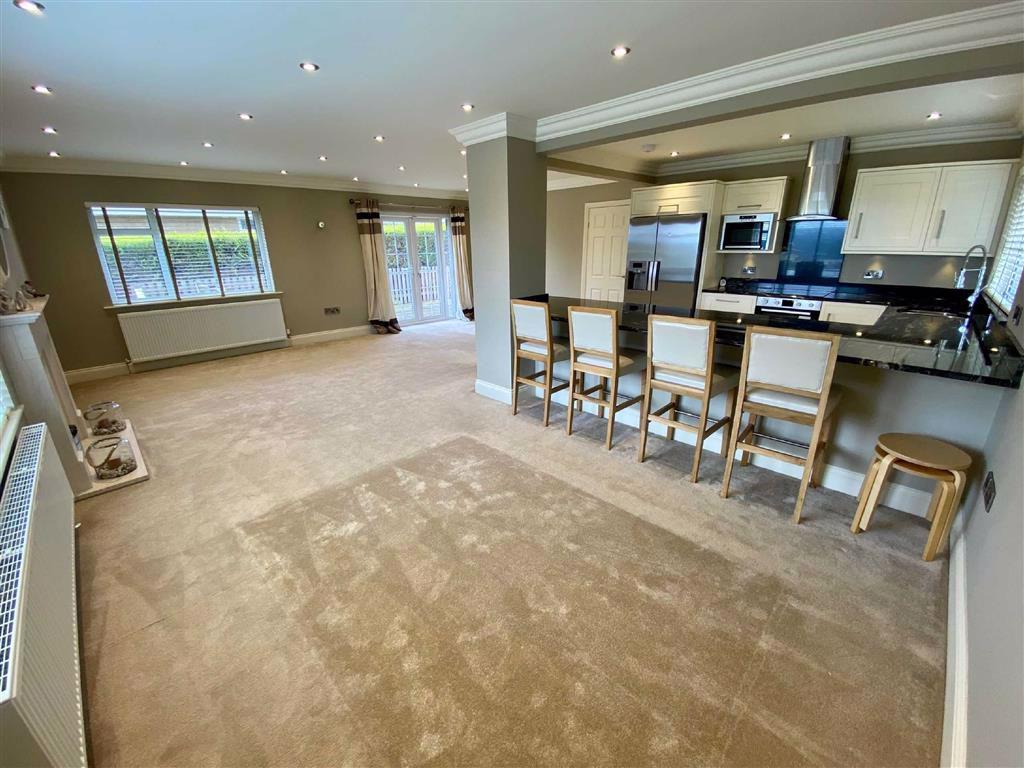 Gleneagles Way, Fixby, Huddersfield, HD2 3 bed detached bungalow £325,000