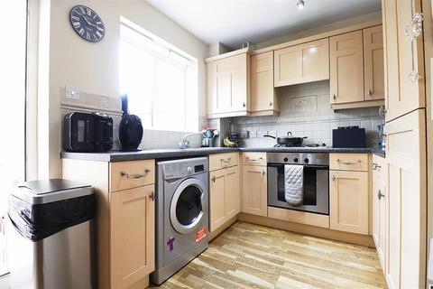 27 Moore Close, Dartford, DA2 6NN