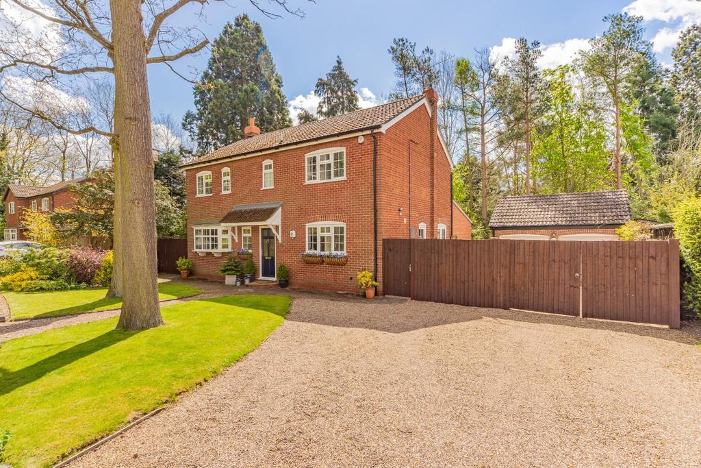 Cromwell Road, Great Glen, Leicester 4 bed detached house £595,000