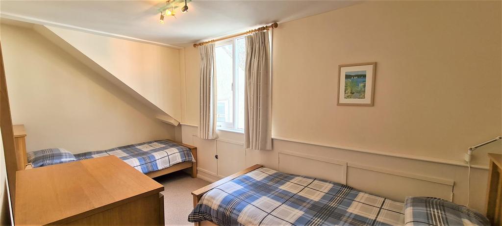 Twin bedroom