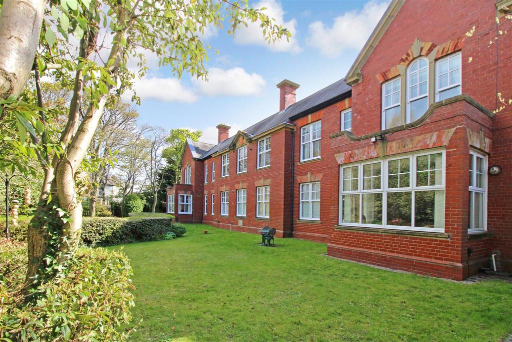Village Court, Whitley Bay 1 bed flat £125,000
