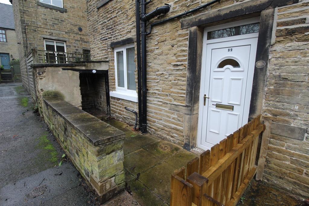 Westgate, Almondbury, Huddersfield 1 bed terraced house £400 pcm (£92 pw)