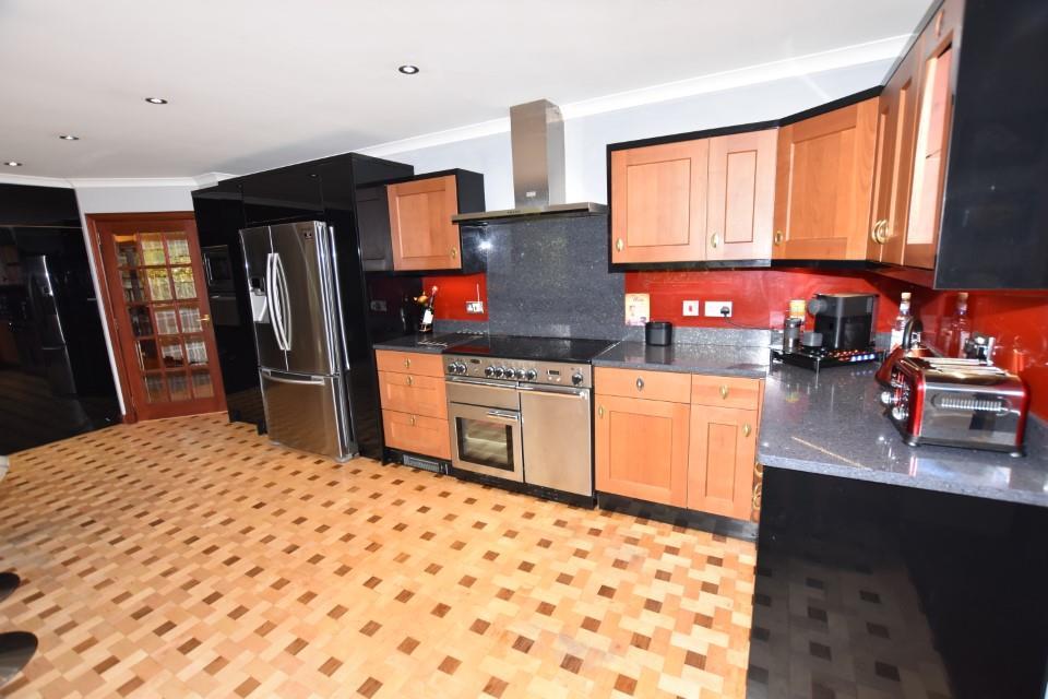 Kitchen (2) (Custom).JPG