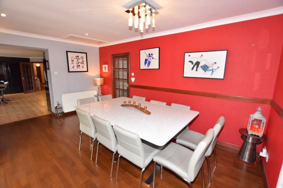 Dining Room (2) (Custom).JPG