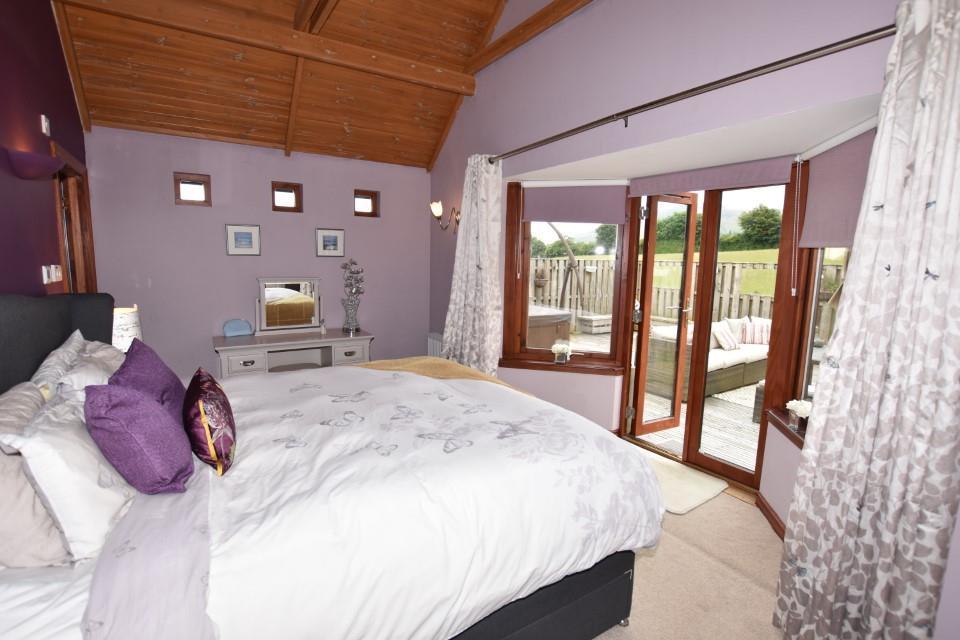 Master Bedroom (Custom).JPG