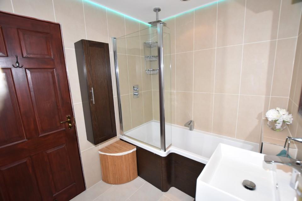 Master En Suite (2) (Custom).JPG