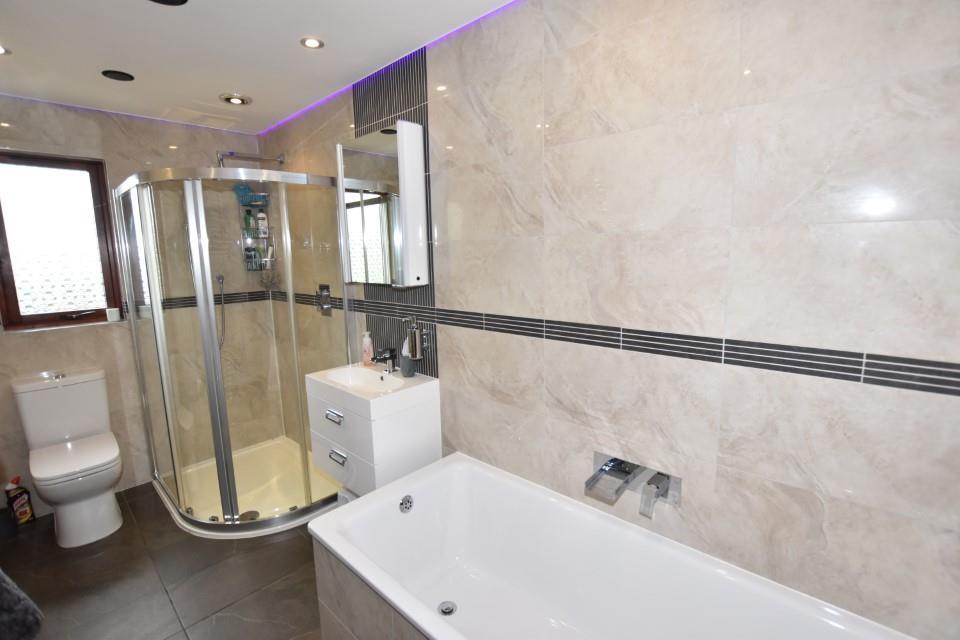 Family Bathroom (Custom).JPG