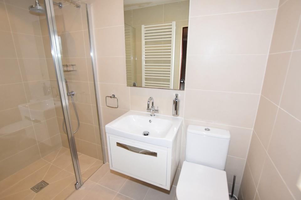 Bed 4 En Suite (Custom).JPG
