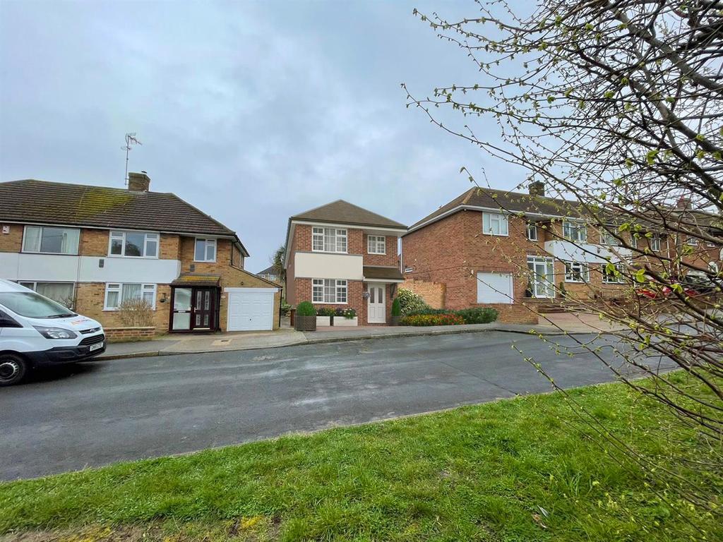 Hollywood Lane, Wainscott, Rochester 3 bed detached house £399,999