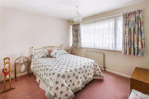 113 Home Park, Oxted, RH8 0JT