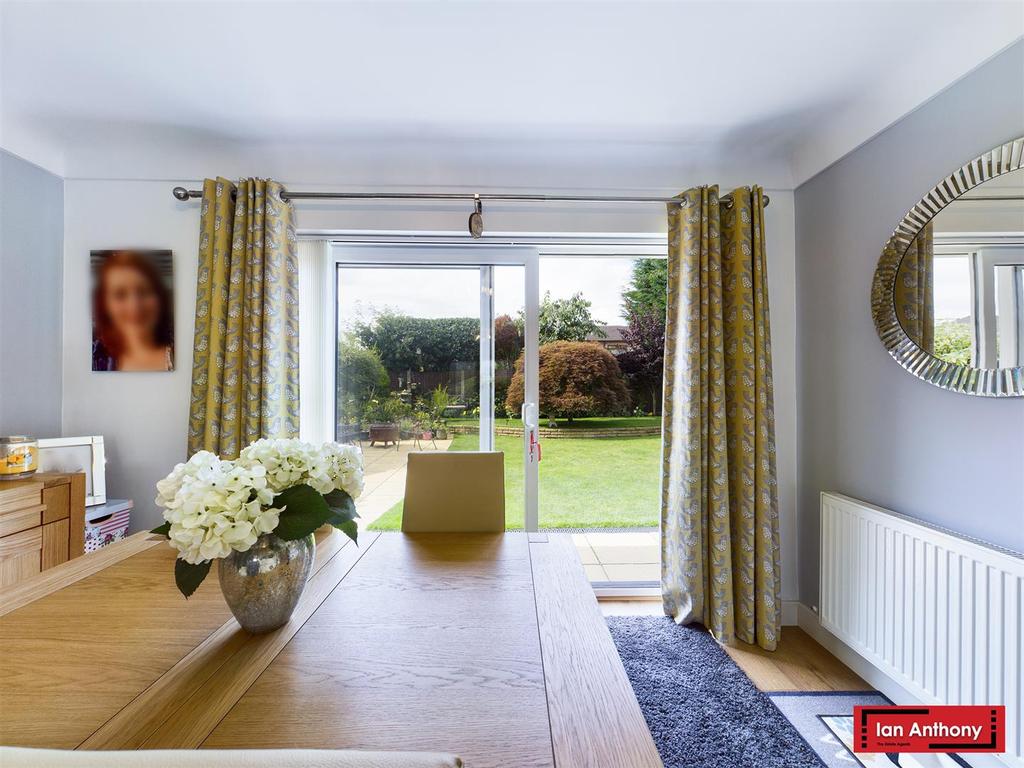 Living room / dining room