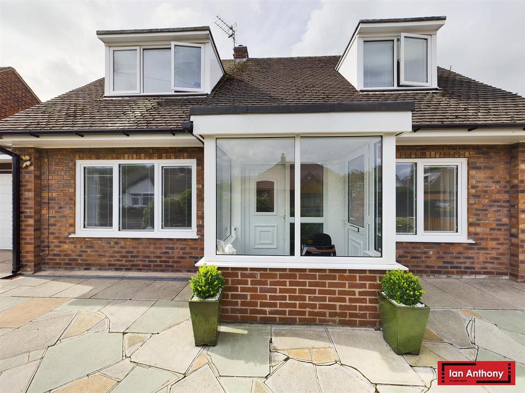 PORCH & ENTRANCE HALL