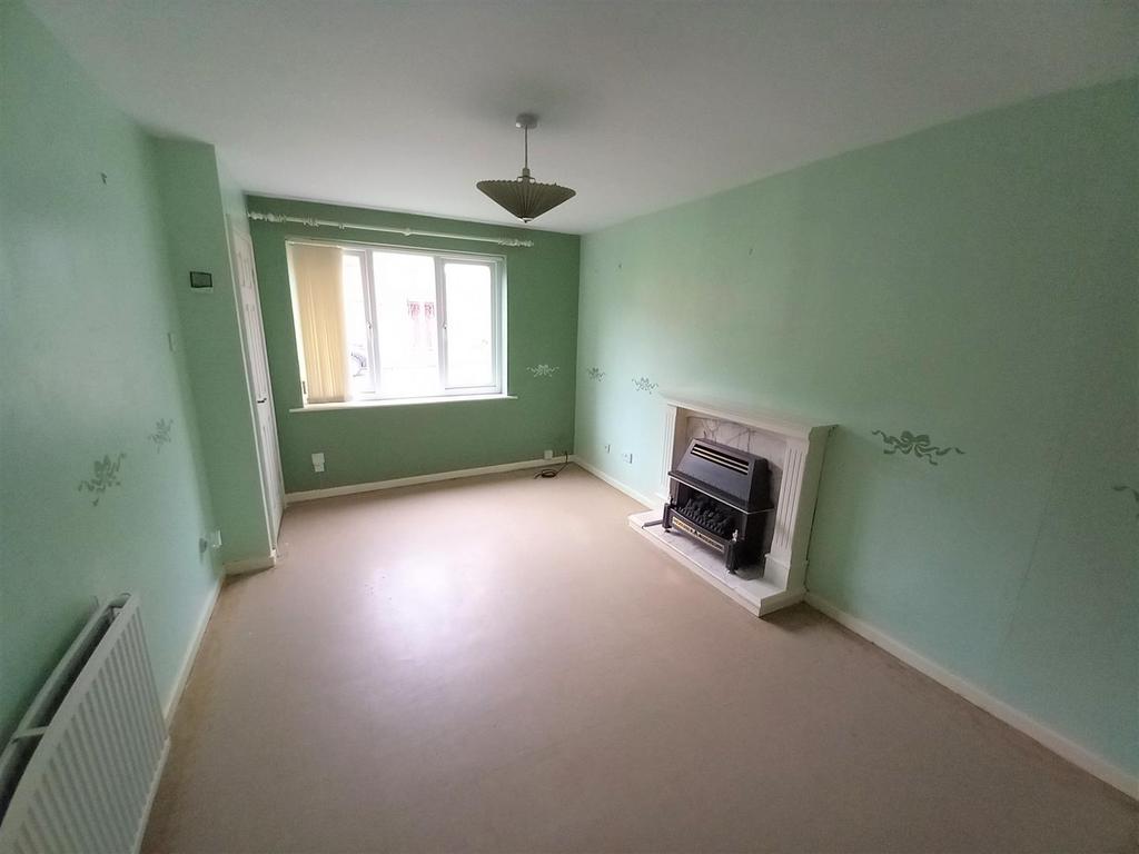 St Margarets Court, Shannon Road, Hull 2 bed semidetached house £100,000