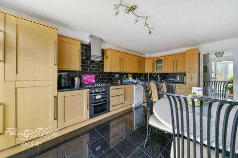 6 Morpeth Grove, London, E9 7LE