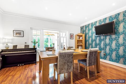 27 Abbeycroft Close, Astley, Manchester, M29 7TJ