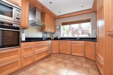 15 Heathcote, Tadworth, KT20 5TH
