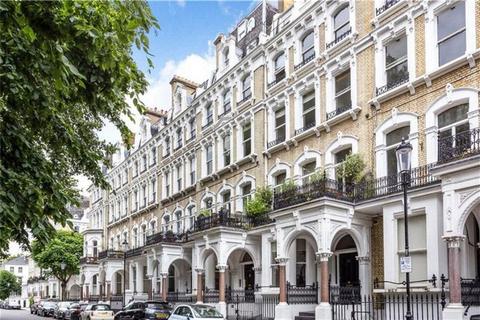 3 bedroom ground floor flat to rent, Redcliffe Square, Chelsea SW10