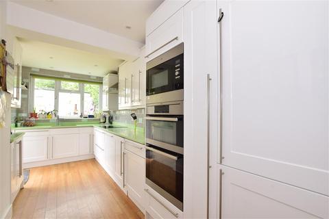 61 Hanover Gardens, Ilford, IG6 2RB
