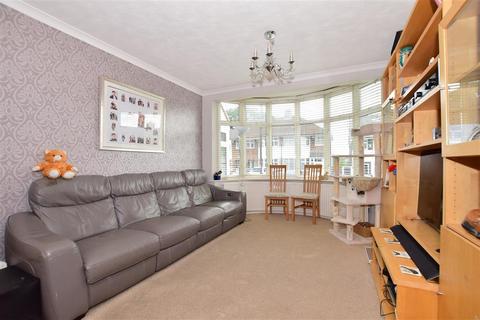 61 Hanover Gardens, Ilford, IG6 2RB