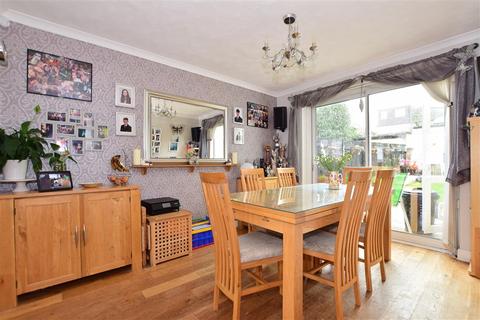 61 Hanover Gardens, Ilford, IG6 2RB