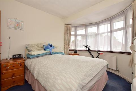 61 Hanover Gardens, Ilford, IG6 2RB