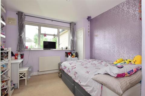 61 Hanover Gardens, Ilford, IG6 2RB