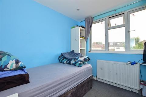 61 Hanover Gardens, Ilford, IG6 2RB