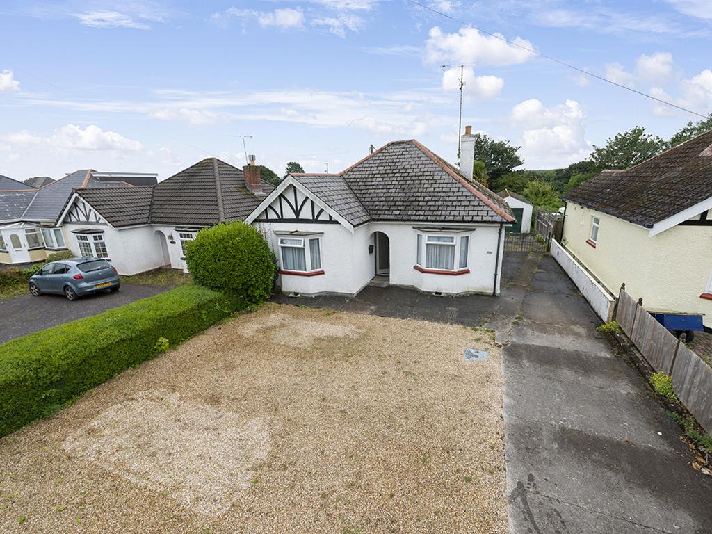 West Coker Road, Yeovil, Somerset, BA20 3 bed detached bungalow £350,000