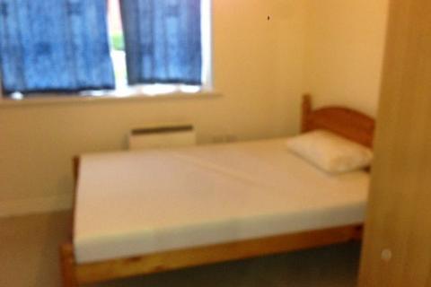 2 bedroom flat to rent, Beckton, London, E6