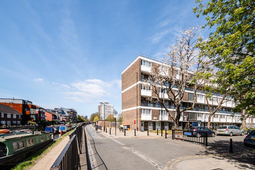 Pownall Road, London E8 2 bed flat £375,000