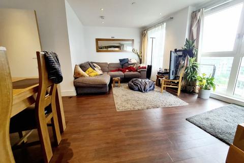 3 bedroom flat to rent, 7 Queensland Road, Drayton Park