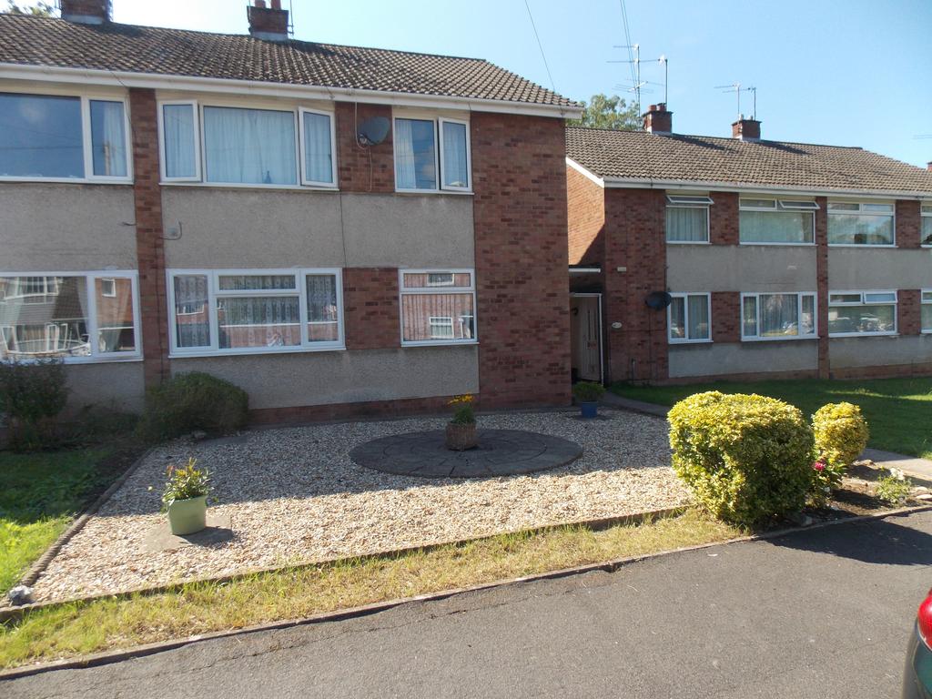 Gainsborough Road, Keynsham, Bristol BS31 2 bed flat to rent £950 pcm (£219 pw)