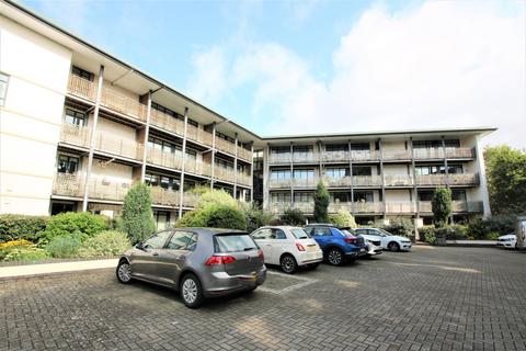 2 bedroom apartment to rent, Queens Court, Peninsula Square, Winchester