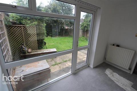 3 bedroom semi-detached house to rent, Briar Meads, Leicester