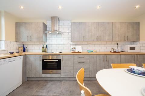 24 Chestnut Avenue, Hyde Park, Leeds, LS6 1BA