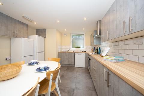 6 bedroom terraced house to rent, 24 Chestnut Avenue, Hyde Park, Leeds, LS6 1BA