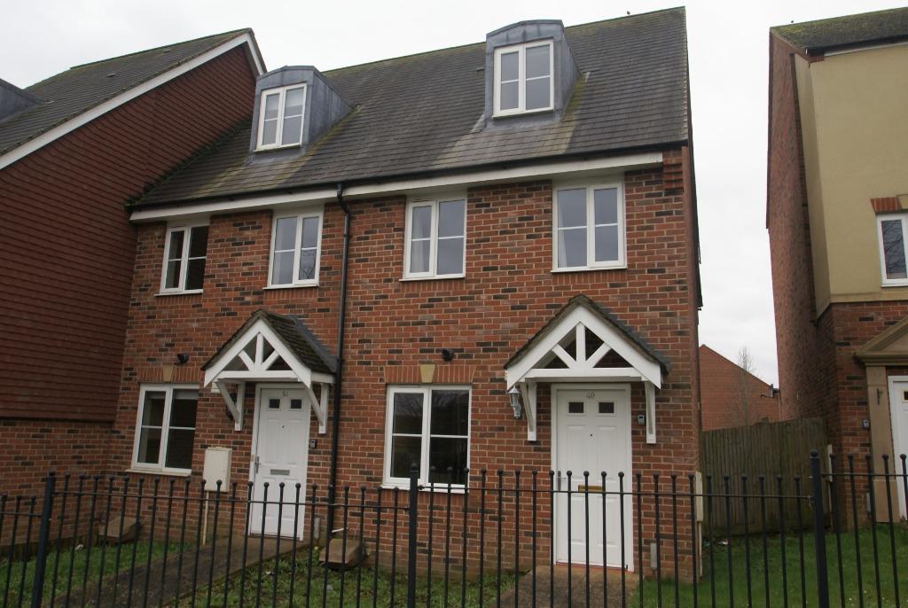 Pasture Walk, Augusta Park, Andover, SP11 3 bed townhouse £1,175 pcm