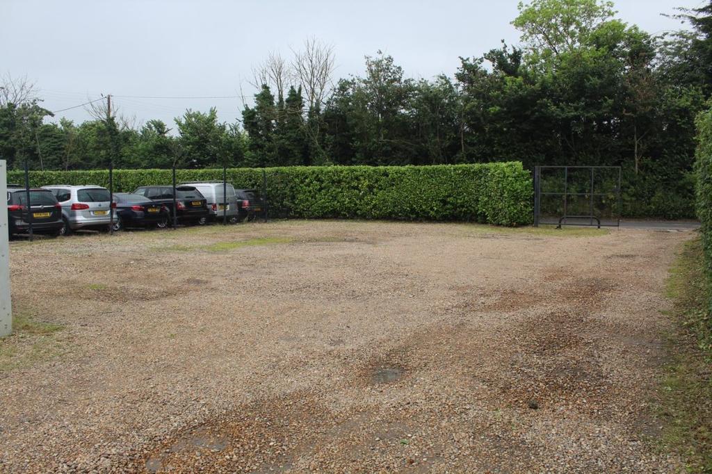London Road, Teynham Land £1,200 pcm (£277 pw)