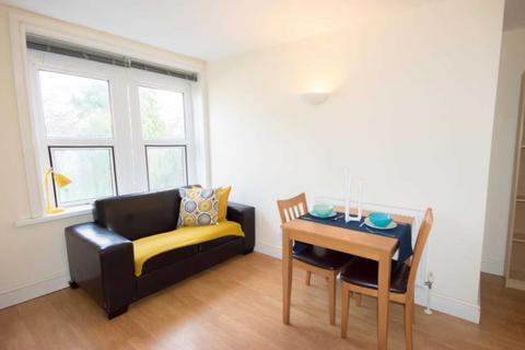 2 bedroom flat to rent, Richmond Crescent, Cardiff