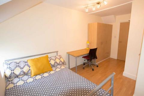 2 bedroom flat to rent, Richmond Crescent, Cardiff