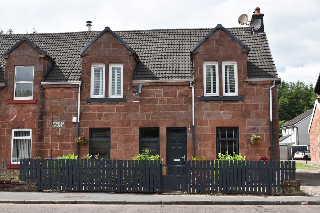 Main Street, Renton, West Dunbartonshire, G82 3 bed flat £107,000