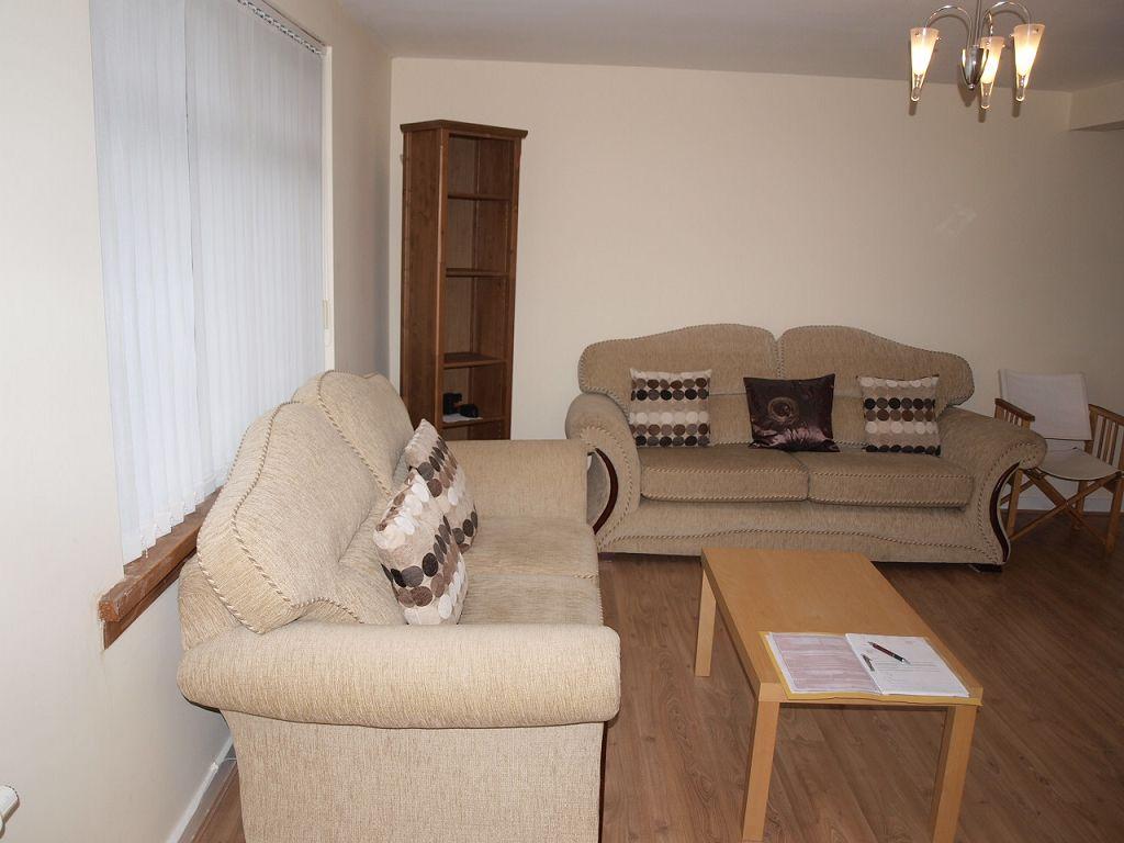 Drum Brae Drive, Edinburgh 3 bed semidetached house £895 pcm (£