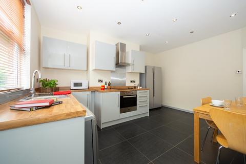 24 Hessle Terrace, Hyde Park, Leeds, LS6 1EQ